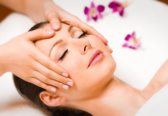 Limpieza facial profunda y profesional Limpieza facial profunda y profesional